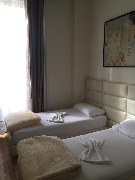 Living 3* Tirana