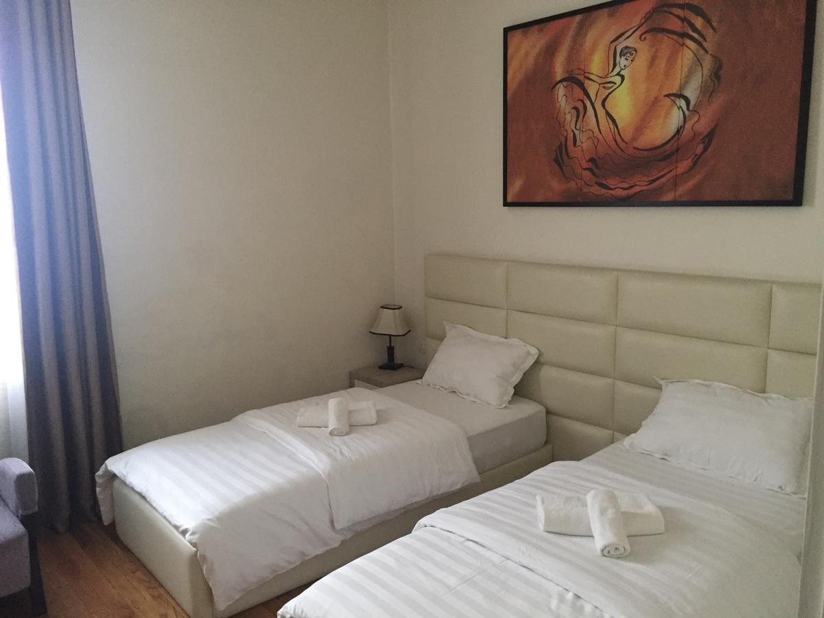 Living 3* Tirana