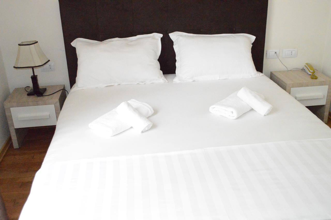 Living 3* Tirana