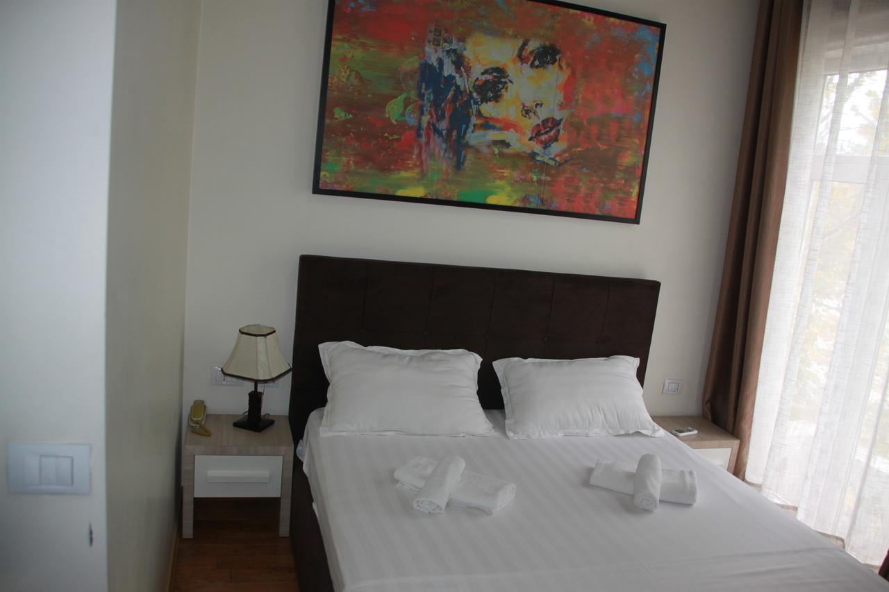 Hotel Living