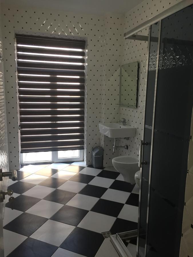 Living 3* Tirana